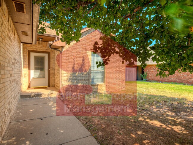 Photo - 2707 Silvertree Dr House