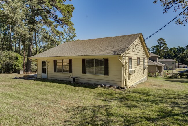 Photo - 711 Cherokee Dr