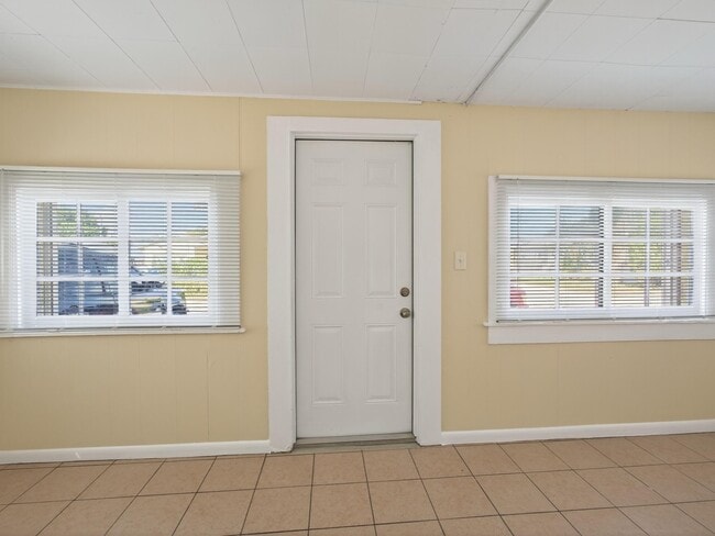 Photo - 964 W Lakewood Rd