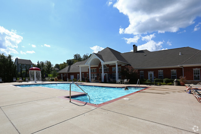 A perfect pool for summer! - Peine Lakes Apartments