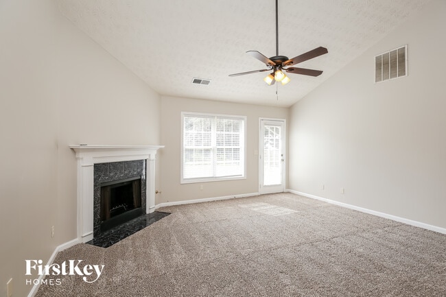 Photo - 445 Windsor Brook Ln SE