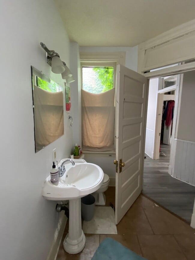 Photo - 1263 W Cary St Unidad 2