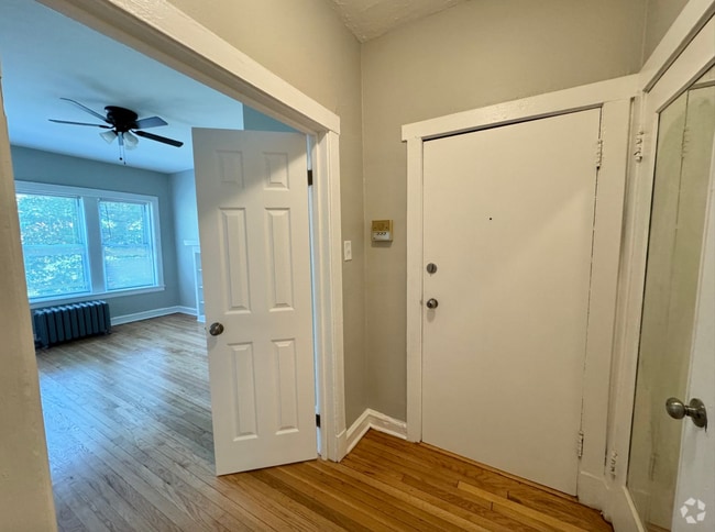 Building Photo - 4900 N Saint Louis Ave Unit 1N Rental