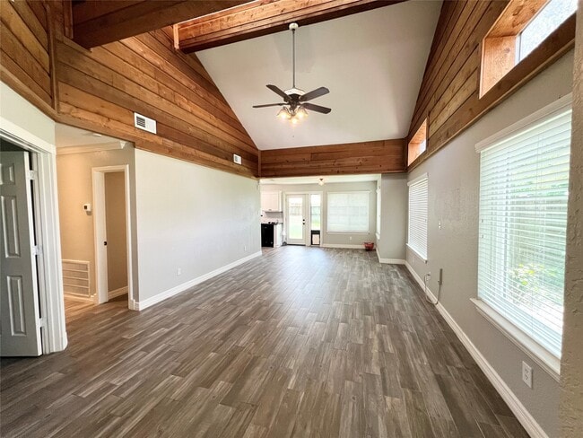 Photo - 3215 Keywood Ln