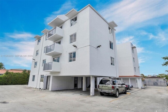 Photo - 620 SW 10th St Unidad 104