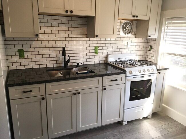 Photo - 110 Church St Unit B