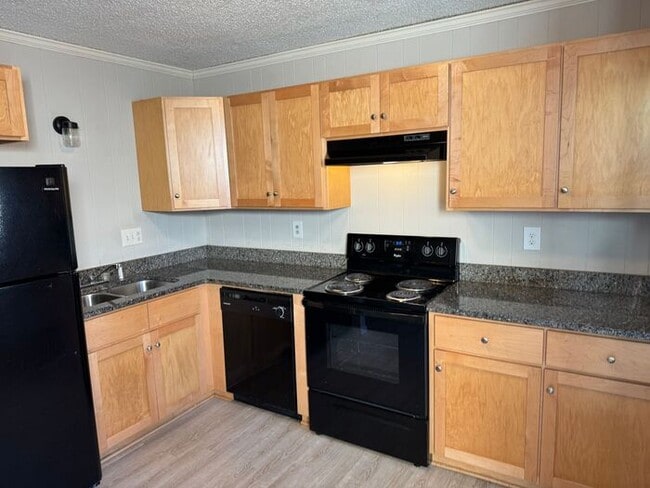 Photo - Townhouse style apartment- REMODELED!!