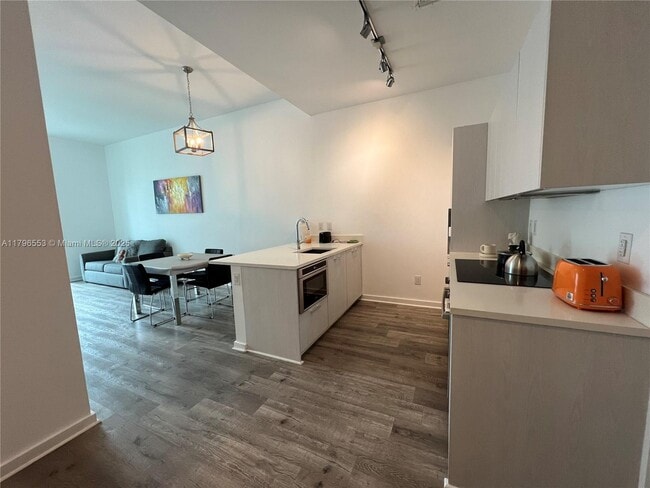 Building Photo - 501 NE 31st St Unit 202 Rental