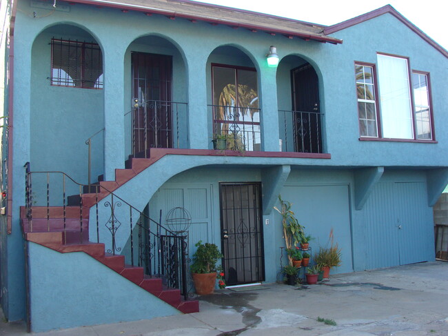 East face of building looking North - 2817 S Sycamore Ave Apartamentos Unidad 2817 S Sycamore Ave