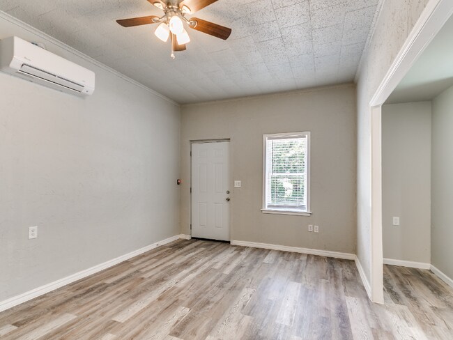 Photo - 4410 N Blackwelder Ave