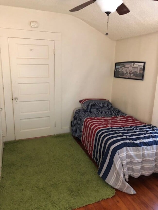 Building Photo - Jeffrey and Foothill Properties Unit Jeffrey 123