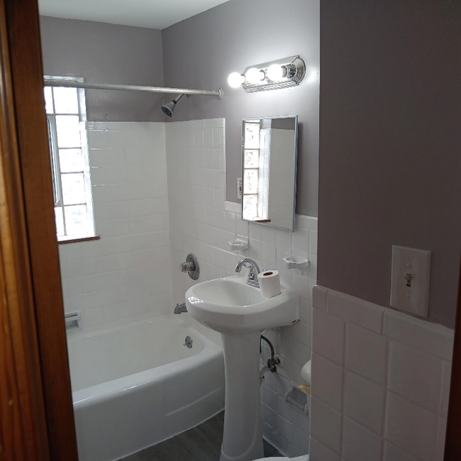Photo - 19173 Lakeshore Blvd Apartment Unit Up