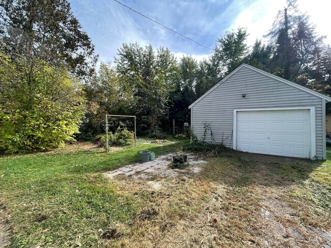 Photo - 909 Forest St