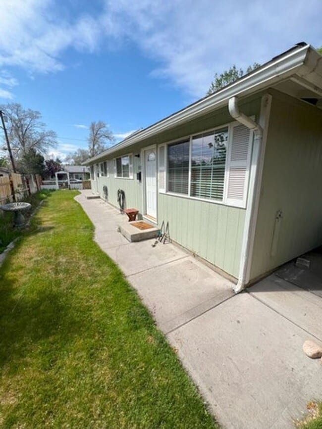 Building Photo - <b> Two Bedroom Duplex by Sparks High School<br><br>
