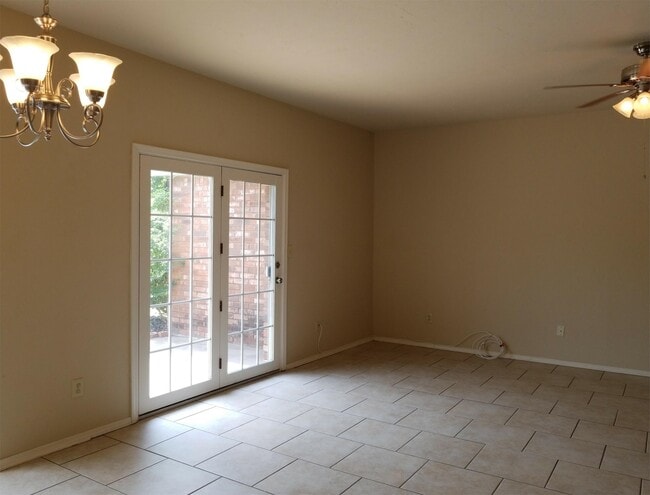 Photo - 6828 NW Crestwood Dr