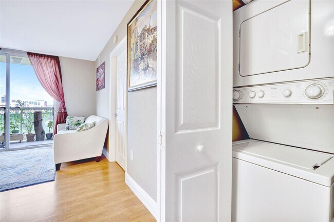 Photo - 816 NW 11th St Unit 905