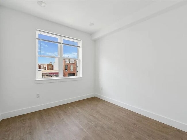 Building Photo - 2522 N Front St Unit 304