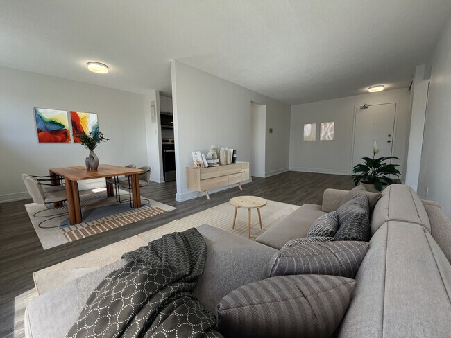 Building Photo - 130-150 Christopher Drive