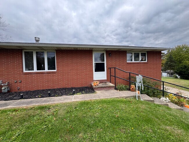 Photo - 2432 Montclaire