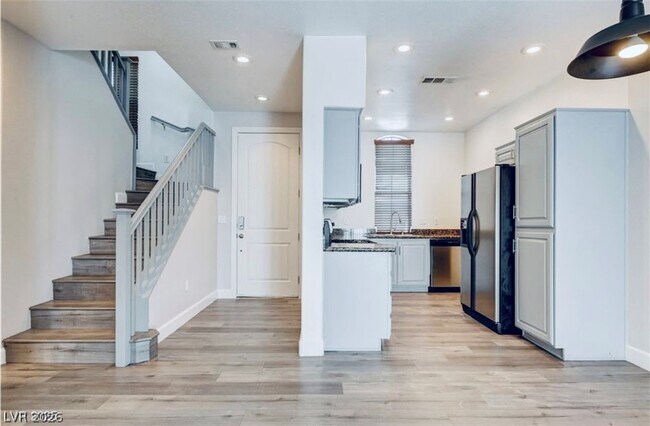 Photo - 128 Tilbury Ave