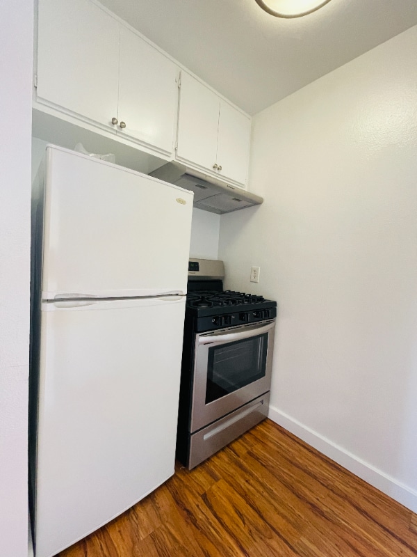 Photo - 7044 Hawthorn Ave Unit 111