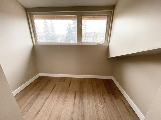 Photo - 4324 Bowness Rd NW