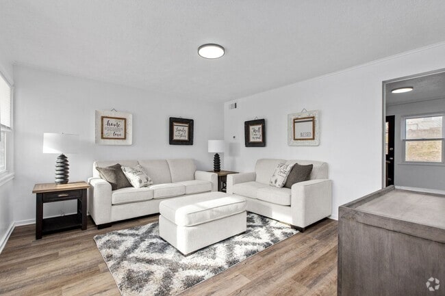 Building Photo - Charming 2-bedroom, 1-bathroom townhouse l...