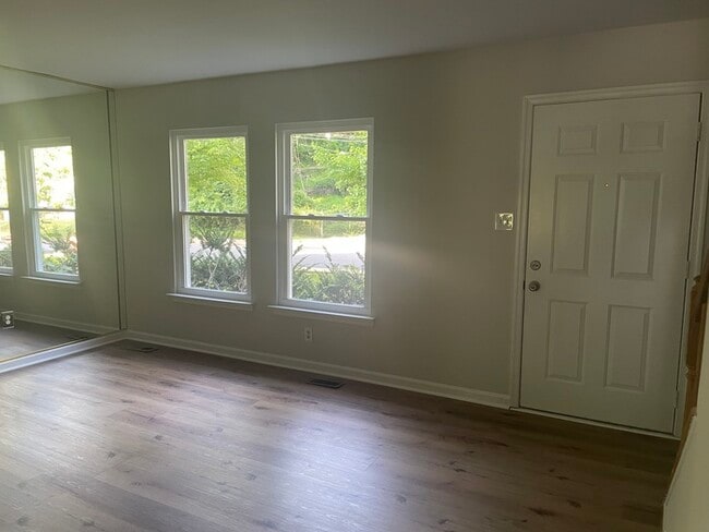 Photo - 3 Bedrooms 2 Bathrooms in a GREAT AREA