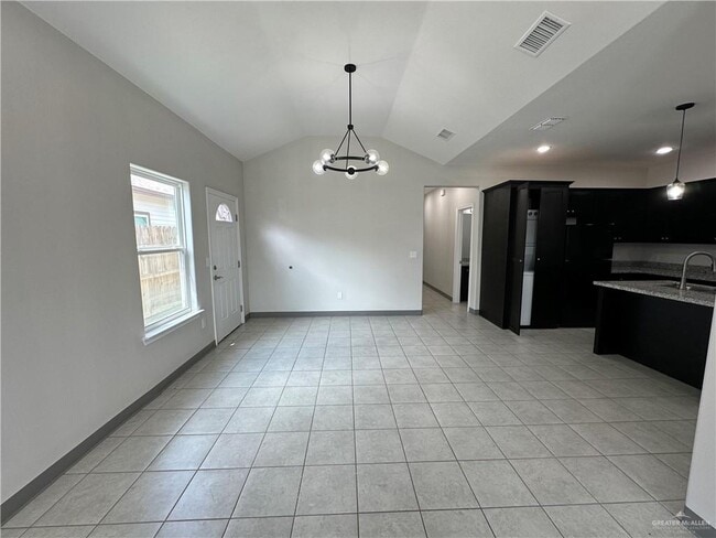 Photo - 10 Valley S Cir Unidad B