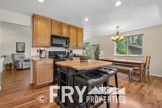 Photo - 6459 Brentwood St