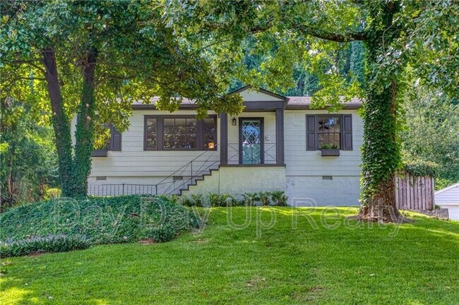 Photo - 2008 Shalimar Dr NE