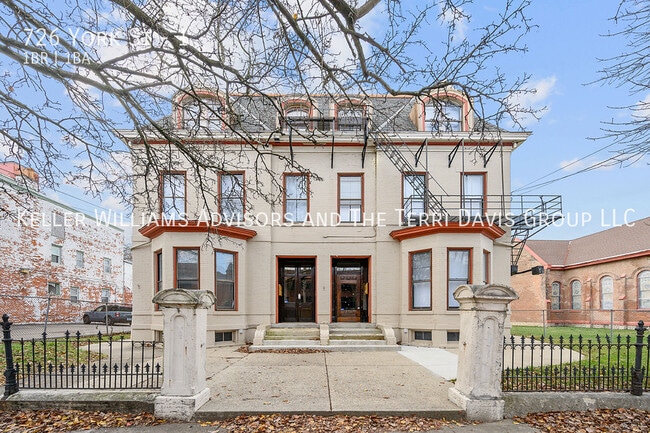 Building Photo - 726 York St Unit 1