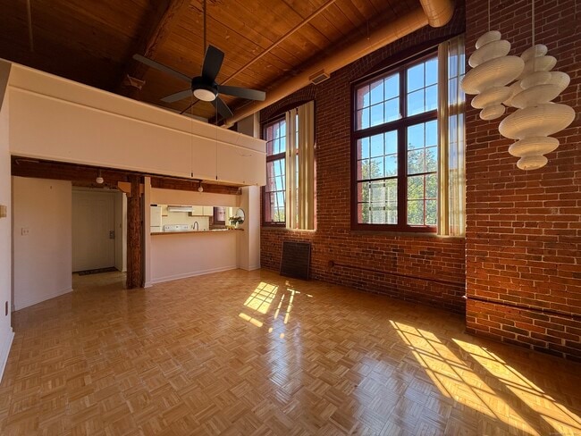 Building Photo - 839 Main St Unit APT 70
