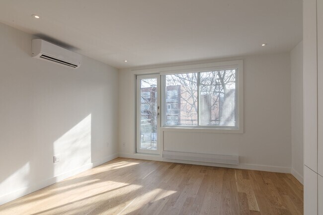 Photo - 3014 Avenue Van Horne Unit 25