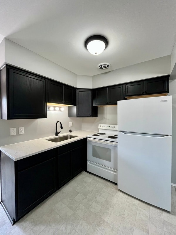 Photo - 4059 Longtin Ave