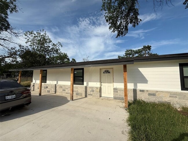 Photo - 800 Old Thorndale Rd