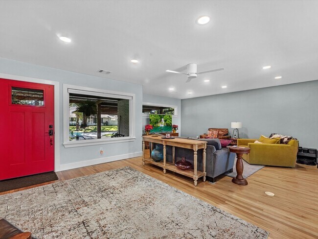 Photo - 712 Barbara St