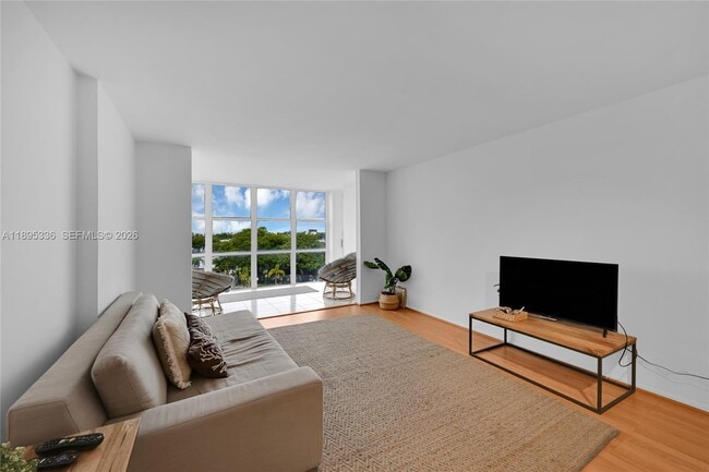 Photo - 800 Parkview Dr Unit 605