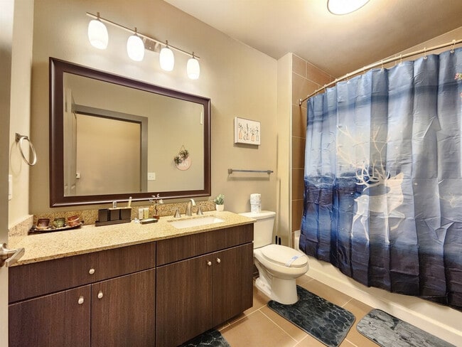 Photo - 1800 Devonshire Crescent Unit ID1359148P