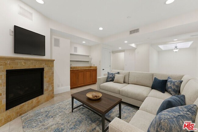 Photo - 16123 Sunset Blvd Condo Unit 101