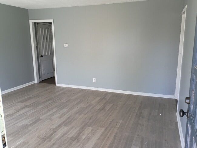 Photo - 5763 W 2nd St