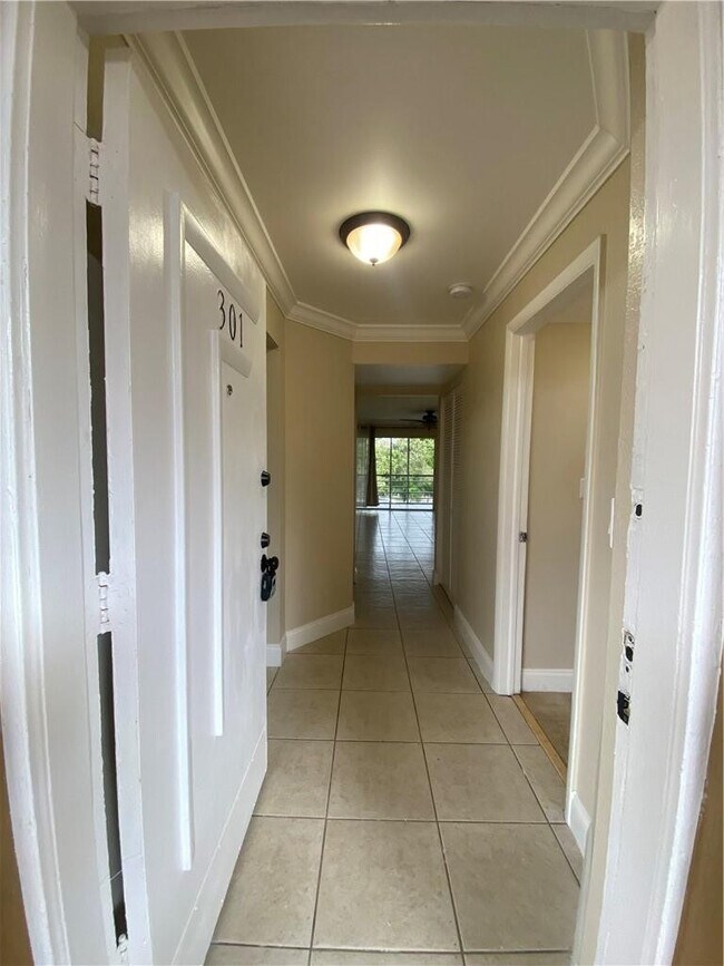 Photo - 4235 N University Dr Unidad 301