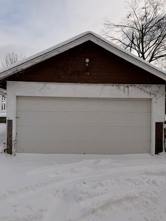 Photo - Oakland-Akron Unit 967 Oakland