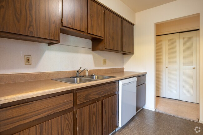 2BR, 1.5BA - 1,100SF - Kitchen