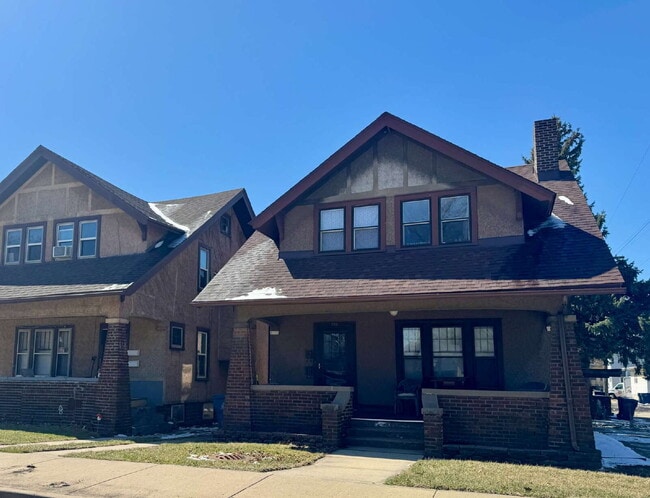 Building Photo - 723 Joliet St Unit 2