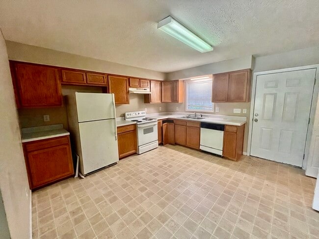 Photo - 180 Stone Henge Ln