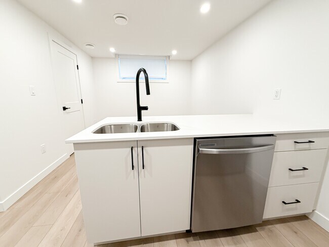 Photo - 12405-12122 122 Ave NW