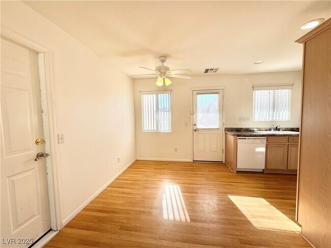 Photo - 1080 Hall Ave