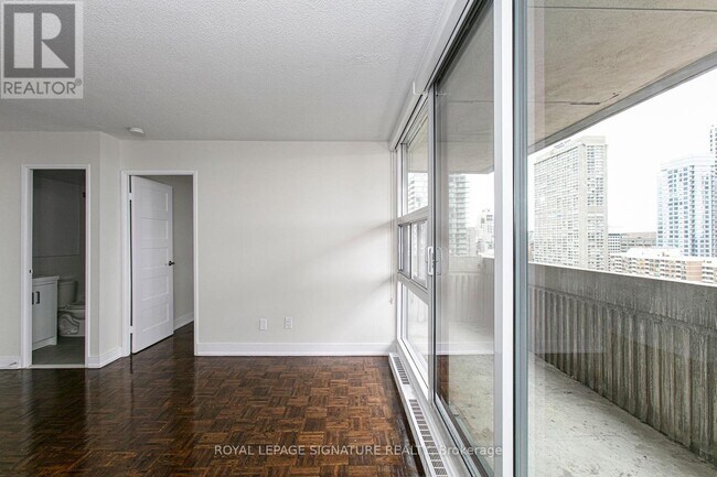 Photo - 33 Isabella St Unit 610