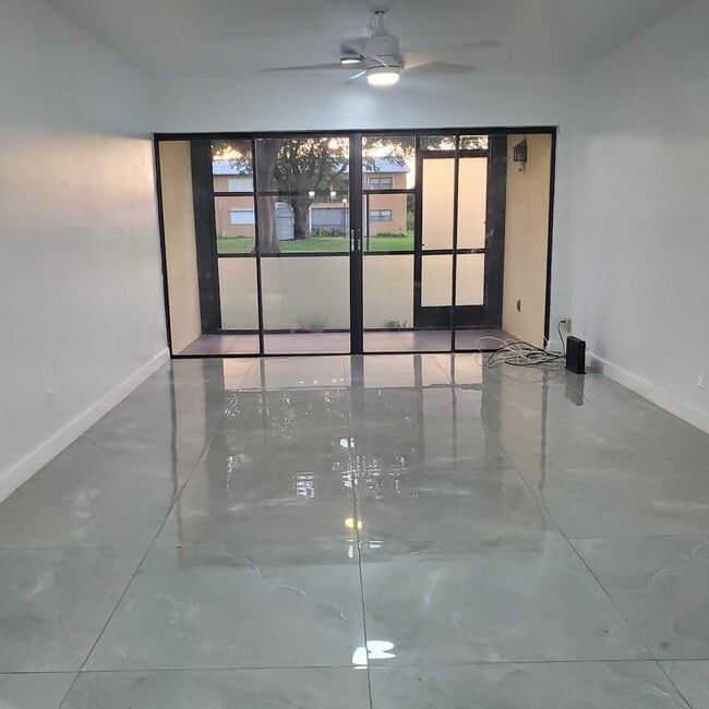 Photo - 2001 Woolbright Rd Unidad F101